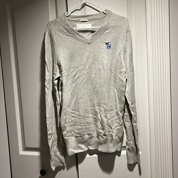 Abercrombie & Fitch men’s light grey muscle fit sweater in size M - Picture 1 of 4